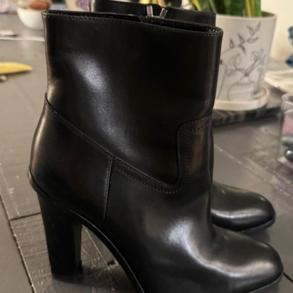 Saint Laurent YSL Black Bootie Boot 39 / 8 Great Condition